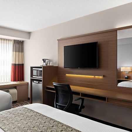 Microtel Inn & Suites By Wyndham Kirkland Lake Exterior foto