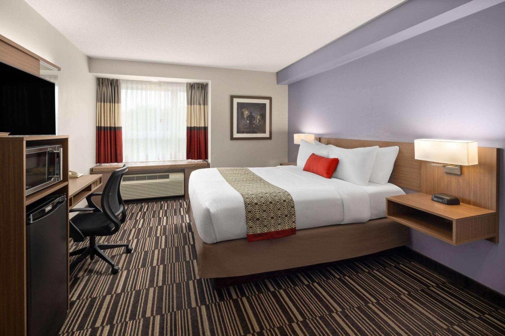 Microtel Inn & Suites By Wyndham Kirkland Lake Exterior foto