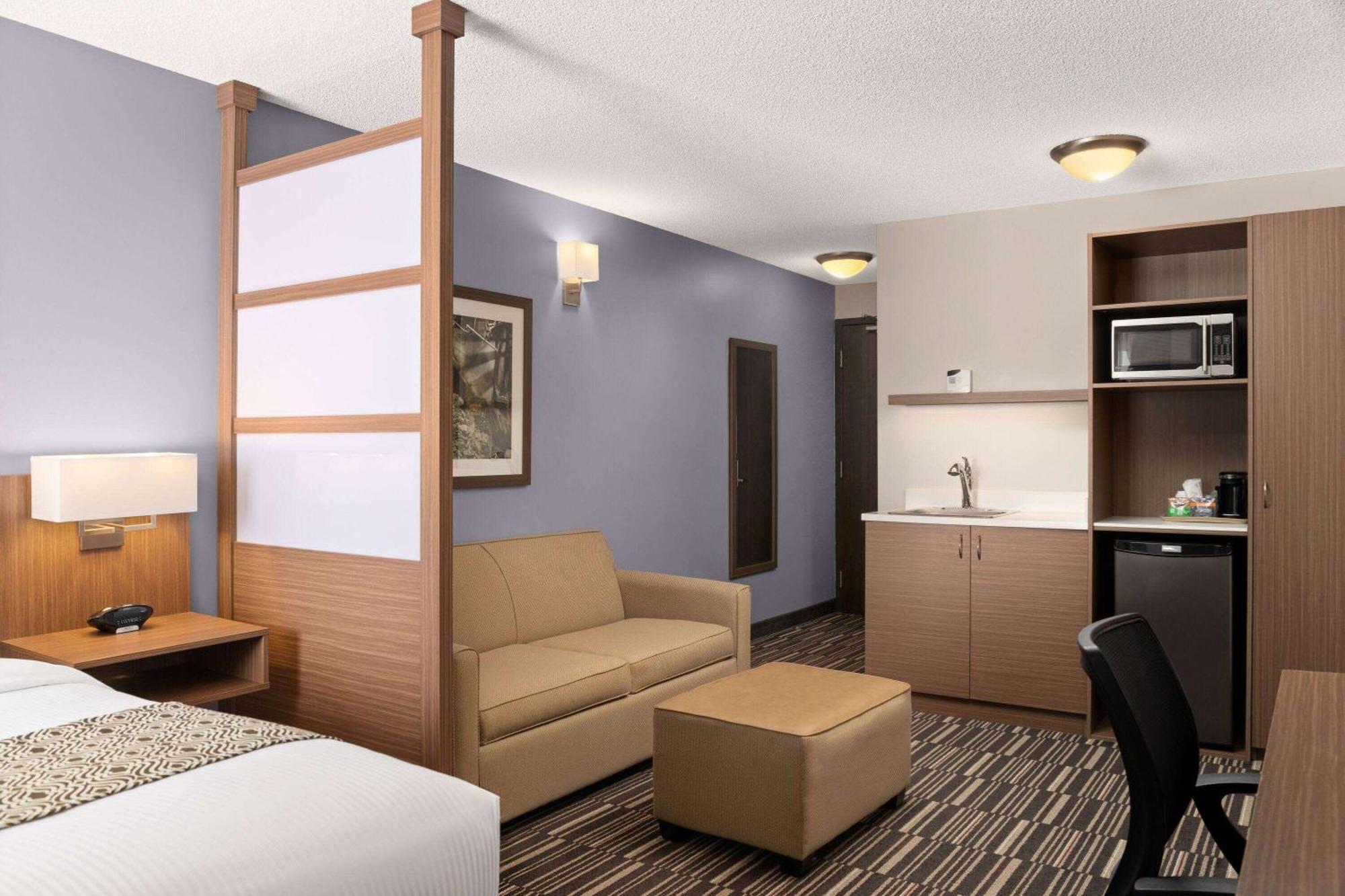 Microtel Inn & Suites By Wyndham Kirkland Lake Exterior foto