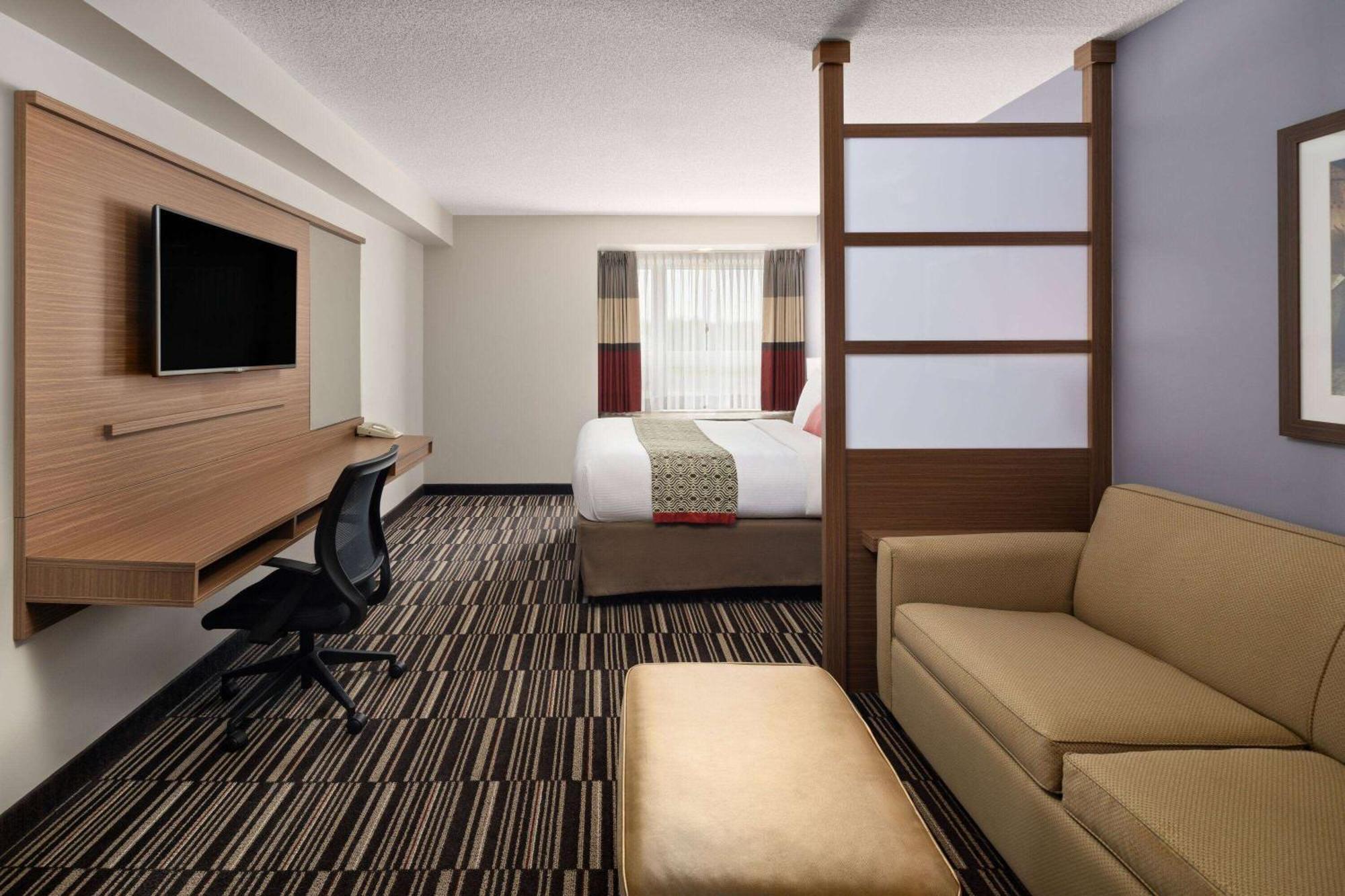 Microtel Inn & Suites By Wyndham Kirkland Lake Exterior foto